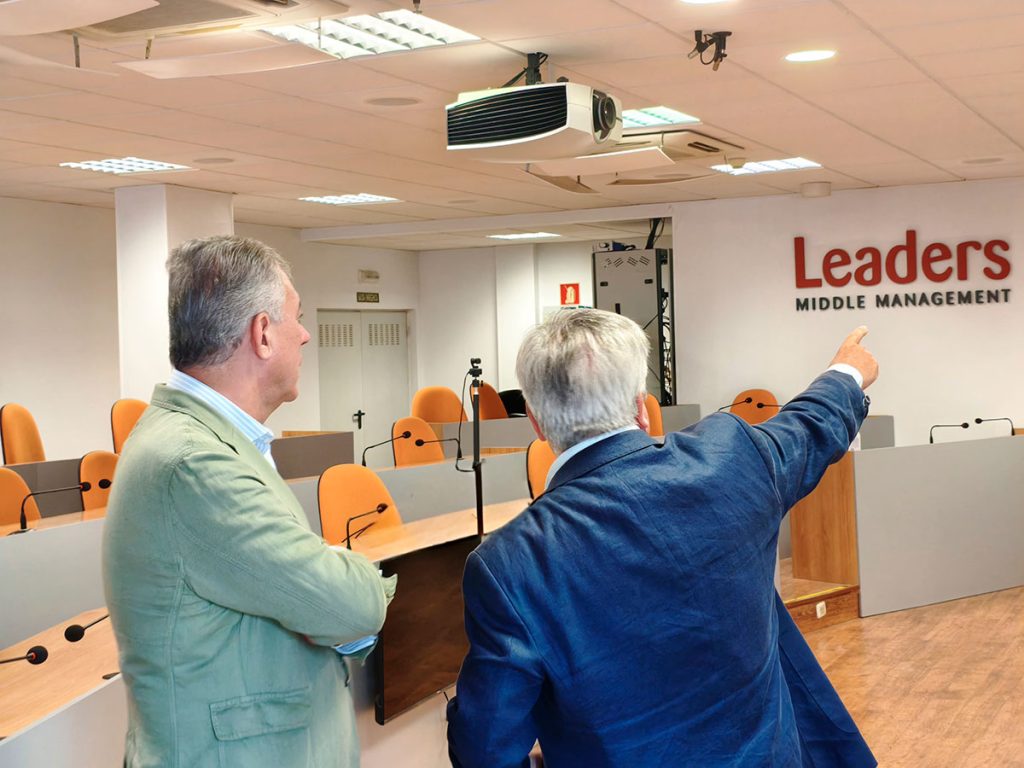 Visita del alcalde de Sevilla José Luis Sanz Ruiz en las instalaciones de nuestro centro ADAITS.